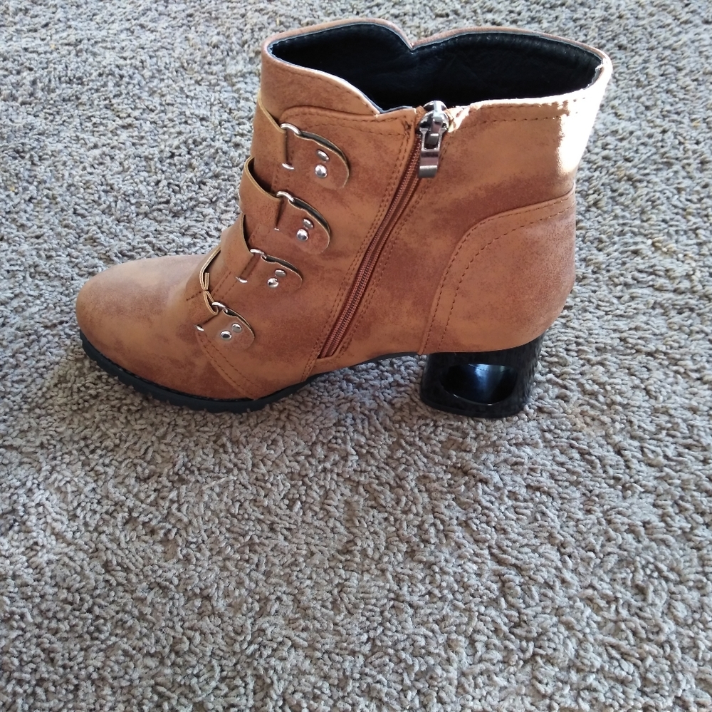 WOMEN'S SIZE 10 DRESS/ CASUAL BOOTS